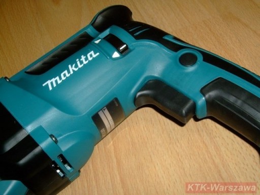 Ударная дрель Makita SDS Plus 800 Вт + набор сверл и долот 17 шт.