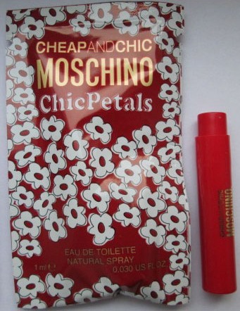 Moschino Chic Petals EDT