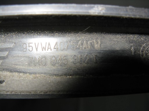 Уплотнитель задней стойки правый 7M0845362E Galaxy