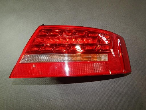 AUDI RS5 8T LAMPA PRAWY TYŁ LED 8T0945095D