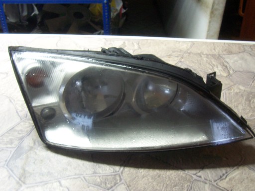 FORD MONDEO MK3 PRAWA PRZEDNIA LAMPA