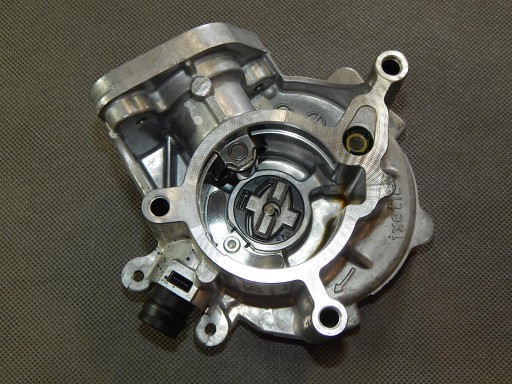Audi a3 8v насос вакуумный 06k145100b1 - фото