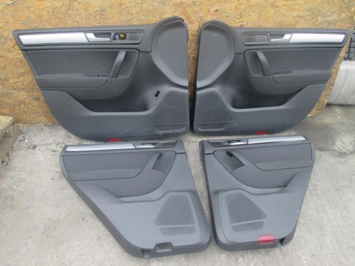 Обшивка двери VW Touareg 7P0 передняя правая