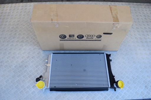 RADIATEUR / REFROIDISSEUR INTERCOOLER 1K0145803BJ