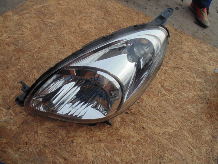 Ліхтар toyotа funcargо ліва лампа передня без ушкоджень, фото