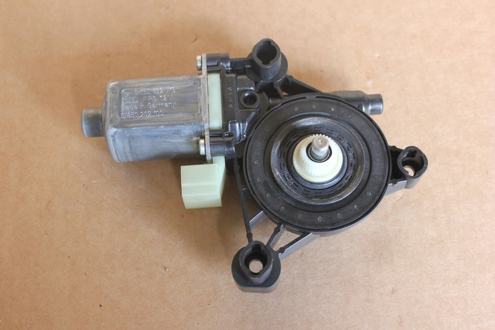 MOTEUR DE GLACE AVANT GAUCHE VW TOURAN 5QO959802B photo 2 - milautoparts-fr.ukrlive.com