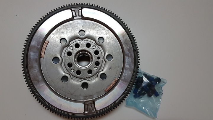 SCHAEFFLER LUK 415 0796 10 WHEEL FLY WHEEL photo 2 - milautoparts-fr.ukrlive.com