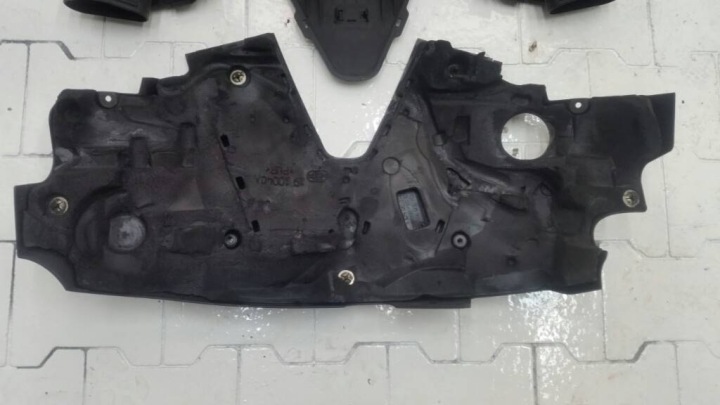 PROTECTION COUVERCLE MOTEUR A6290100967 GL 420 CDI X164