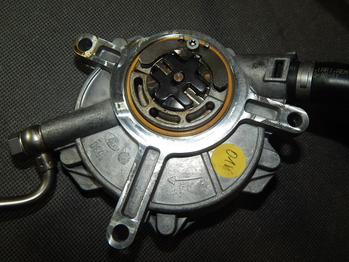 AUDI A6 S6 4G 4.0 TFSI PUMP VACUUM 07L145100D photo 2 - milautoparts-fr.ukrlive.com