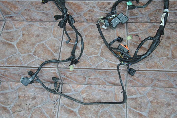 INSTALLATION ÉLECTRIQUE INSTALLATION ÉLECTRIQUE SUZUKI GSX-F 650 OEUF 10R