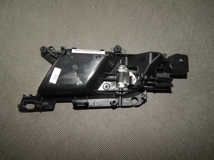AUDI A4 B9 POIGNÉE INTÉRIEURE GAUCHE AVANT 8W0837019