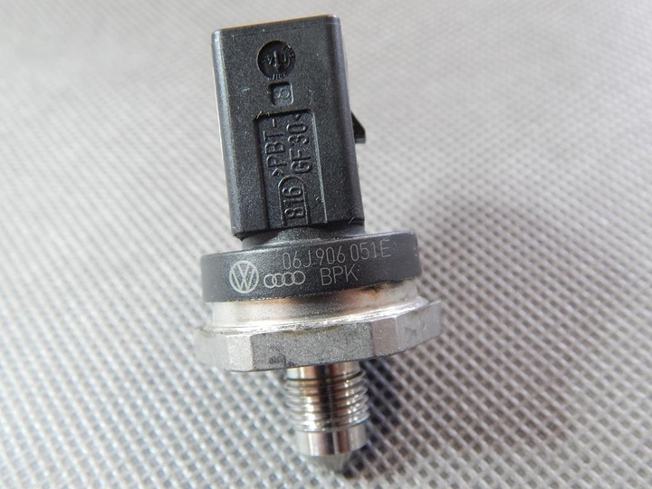 AUDI A3 8V SENSOR PRESSURE FUEL 06J906051E photo 2 - milautoparts-fr.ukrlive.com