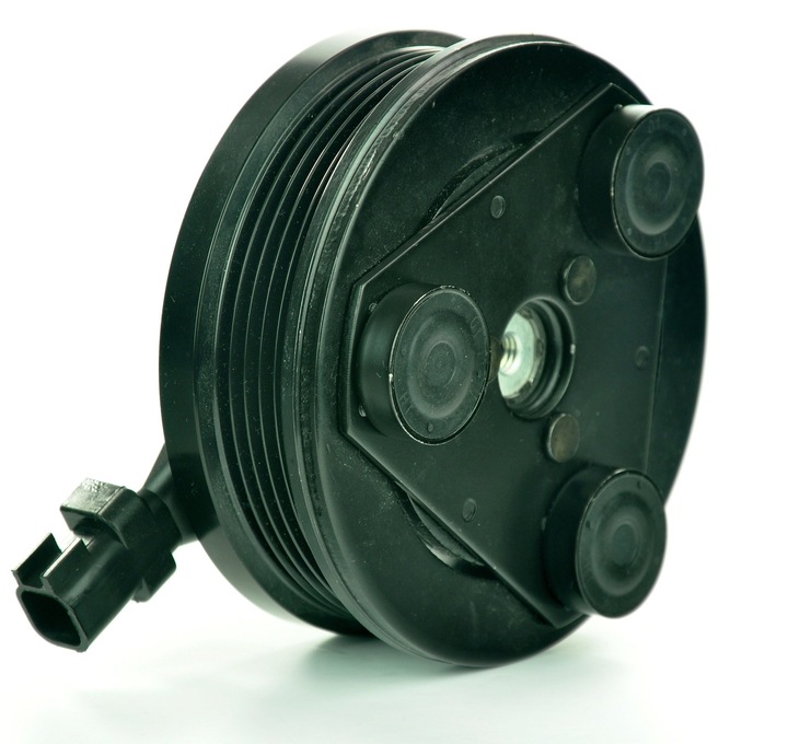 CLUTCH AIR CONDITIONER COMPRESSORS FORD FOCUS II / FIESTA / VOLVO photo 1 - milautoparts-fr.ukrlive.com