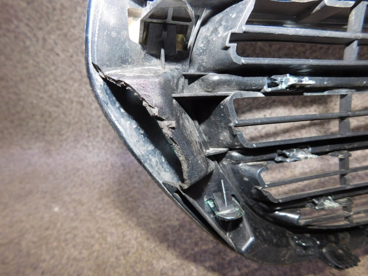 MERCEDES E 2128801483 LIFT 12- GRILLE CALANDRE