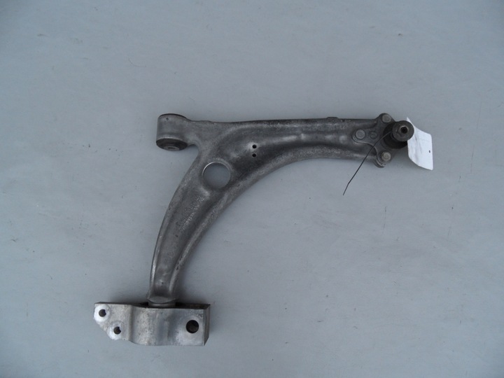 Важіль передній правий vw passat b6 tiguan 3c0407153b, Ціна