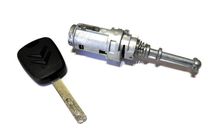 Замок сердцевина замка дверь citroen c2 c3. 9170t9, Цена