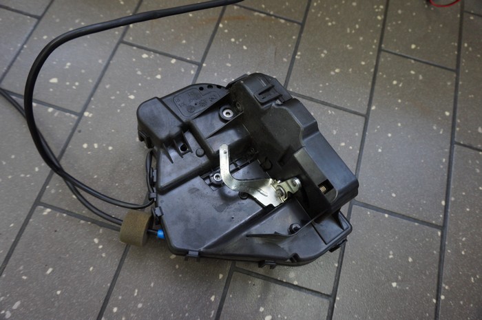 фото №1, Замок дверь правый задний mercedes cls w219 зад