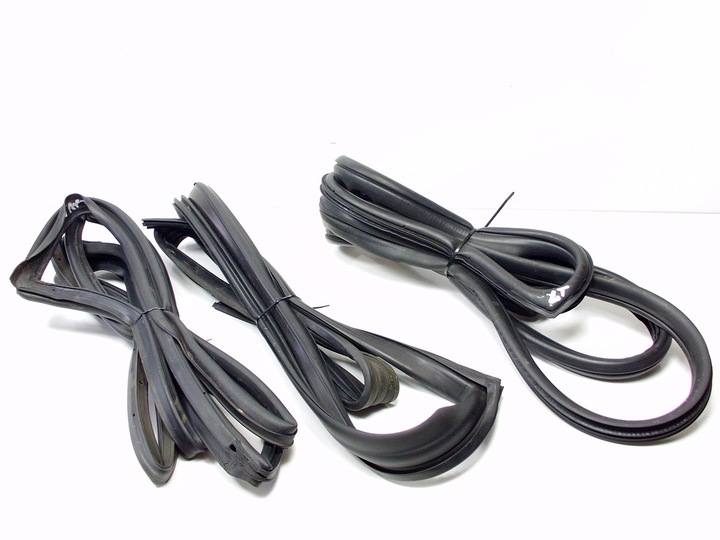 фото №2, Ssangyong rexton прокладка дверь левая левый зад комплект