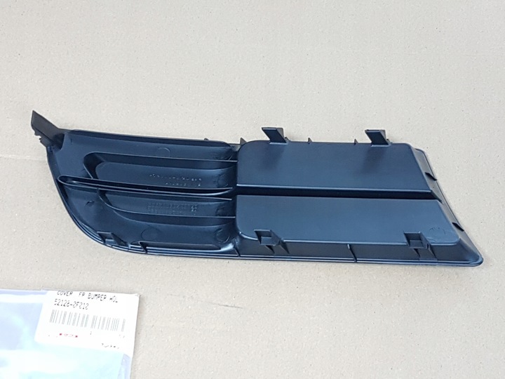 фото №3, Corolla verso 04-07 заглушка решітка бампер перед