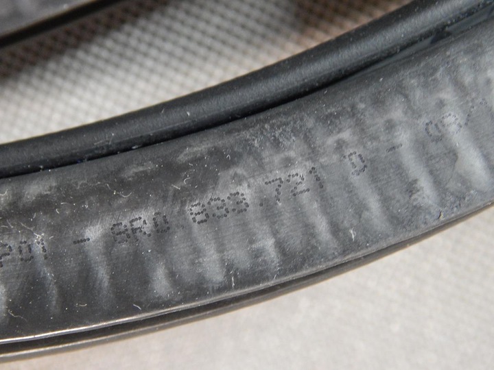 фото №3, Audi q5 8r прокладка дверь зад 8r0833721d