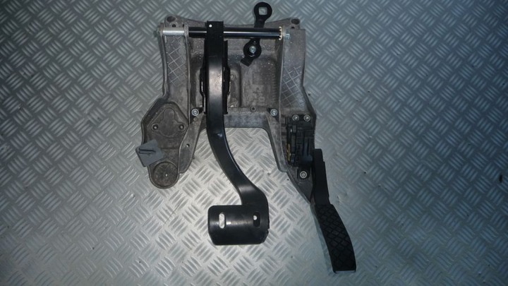 фото №1, Vw touareg 7l тримач каркас педаль газу гальма