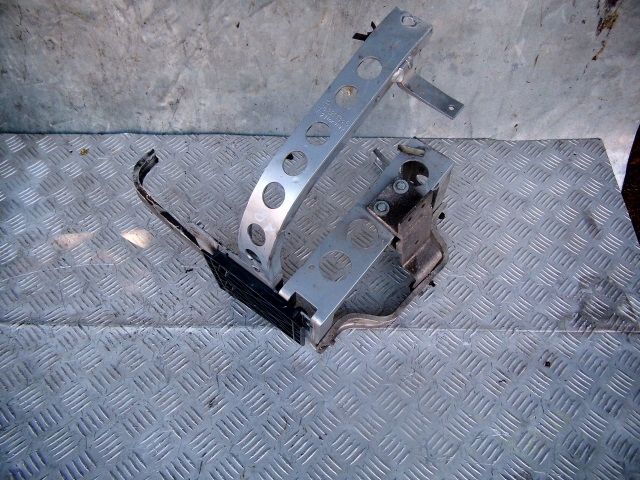 фото №9, Audi a8 d2 крепление бампера правые 4d0821138c