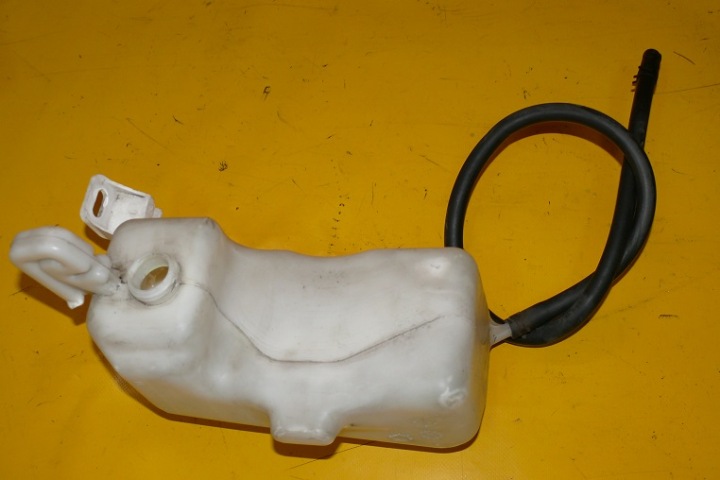 Behälter des Gasses CHLODNICZEGO NISSAN SENTRA B16