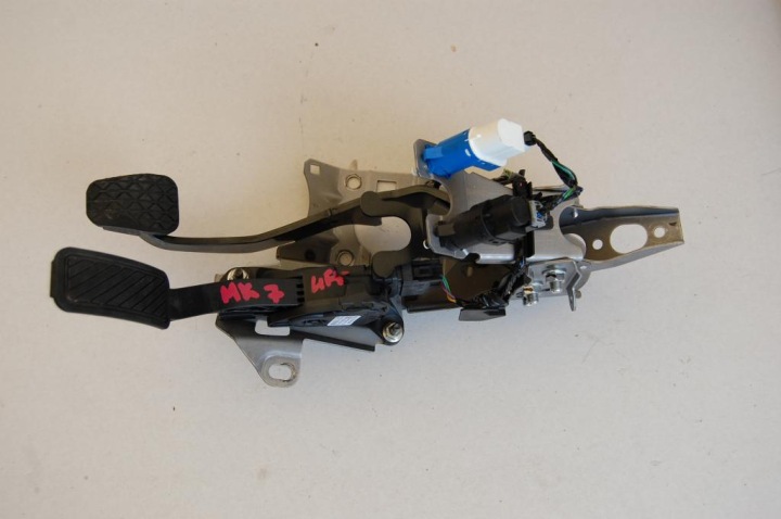 PEDAL pedálok SPRZEGLA fék FIESTA MK7 LIFT 1,4B