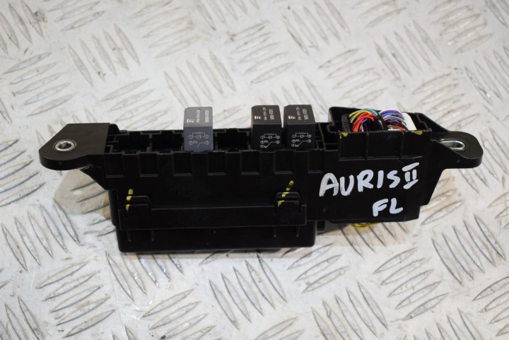 compartment of fuses TOYOTA AURIS II LIFT