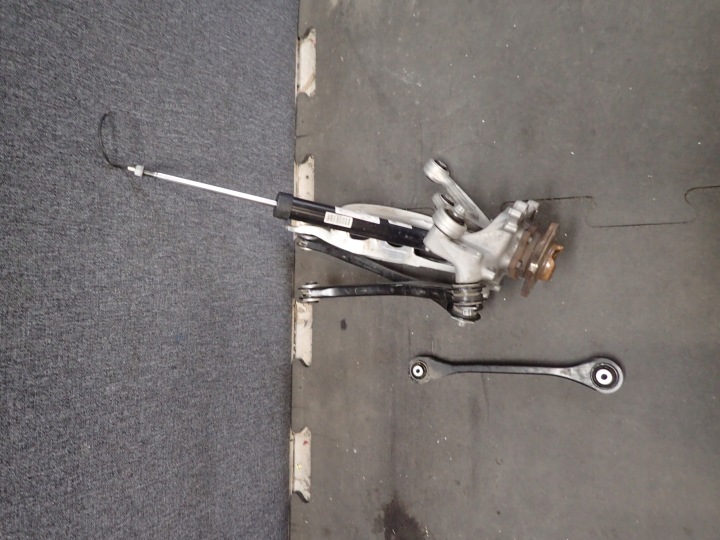 ACHSSCHENKEL RADNABE RADLAGER QUERLENKER AUDI A4 QUATTRO HECK 8W0616025