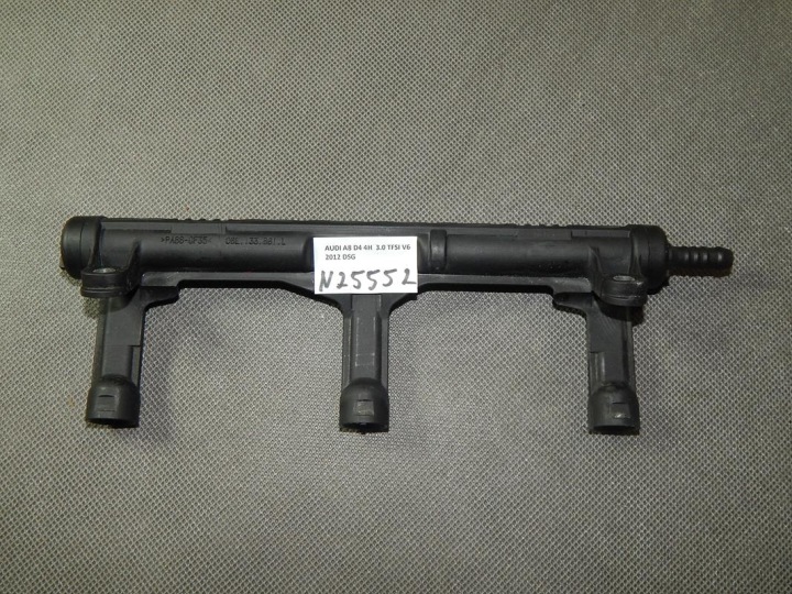 AUDI A8 D4 4H Kraftstoffverteiler Einspritzleiste 06E133681L