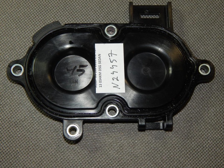 AUDI A4 B9 copertura GREMBIALINA TESTATA 04L109283