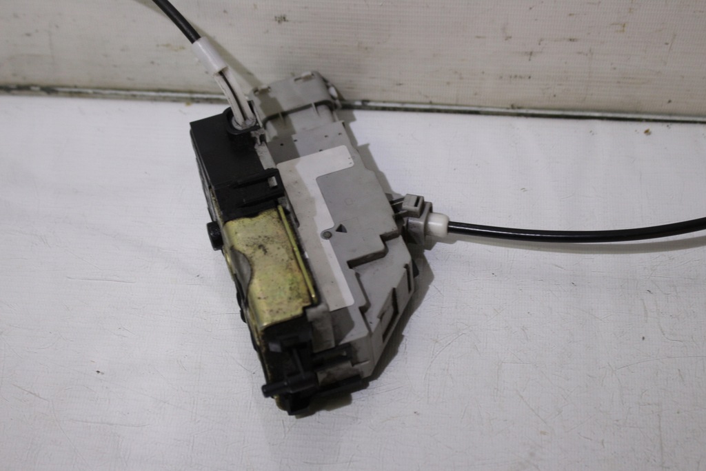 фото №1, Замок левый задний дверь peugeot 407 sw kombi 6 pin