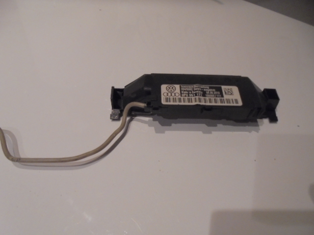 фото №1, Audi a3 датчик датчик руху сигналізація 8p0951177