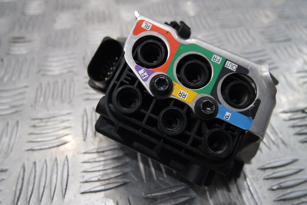 фото №1, Распределитель уровень airmatic porsche cayenne 7p5