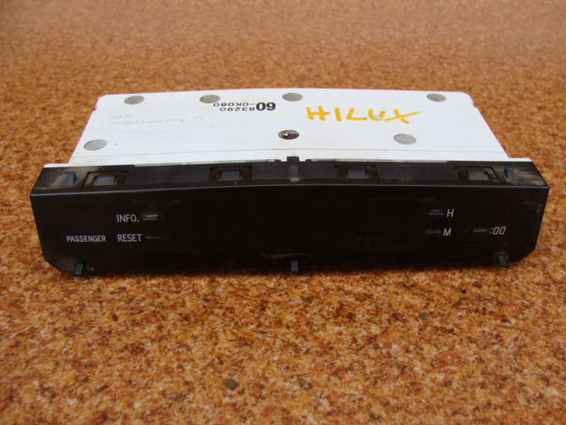 фото №1, Toyota hilux 07r часы дисплей