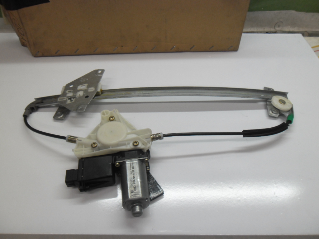 фото №2, Подъемник стекло space star правый перед оригинал