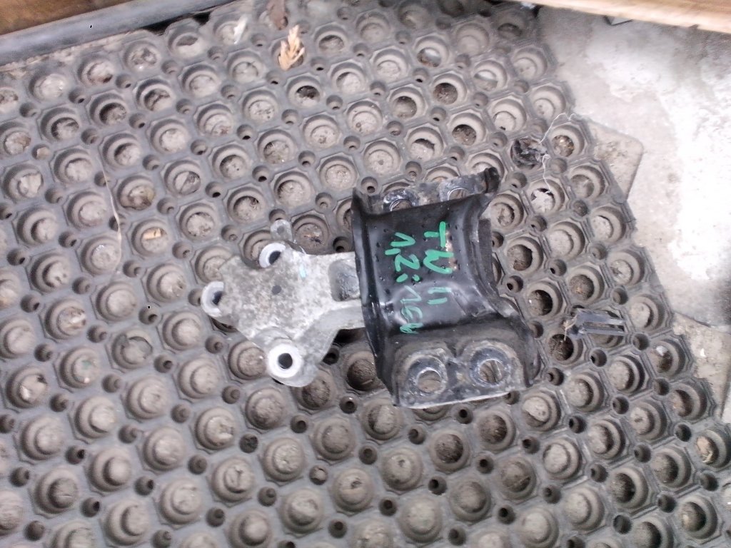 фото №1, Кронштейн подушка двигателя renault twingo ii 1.2 16v