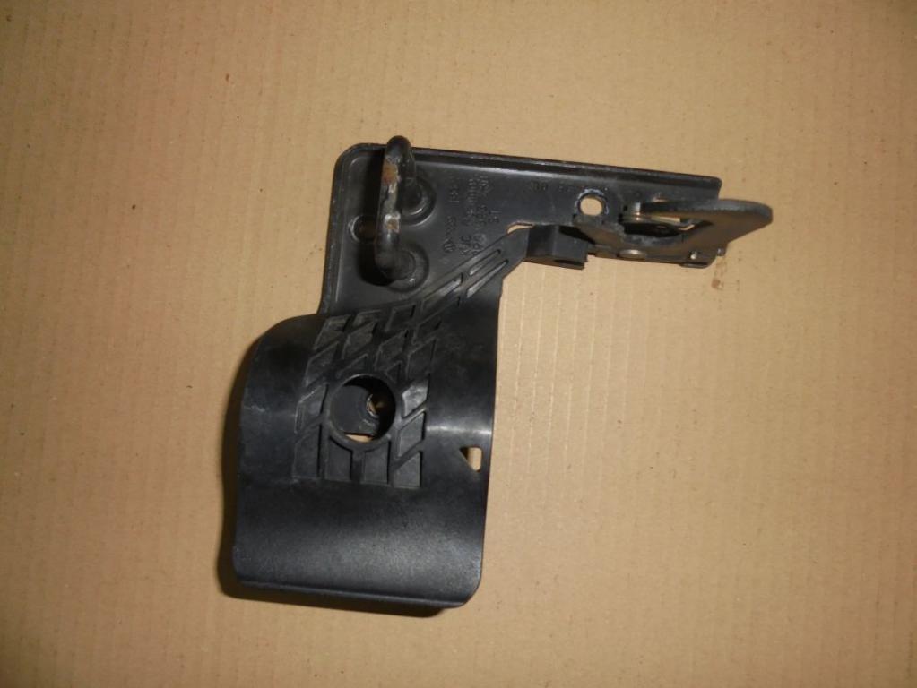 фото №1, Audi a6 c6 4f0 04- засувка замок капот 4f0823480