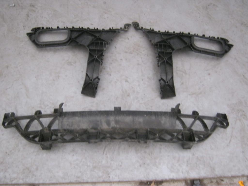 фото №1, Audi q7 напрямна бампера задня середина 4l0807329