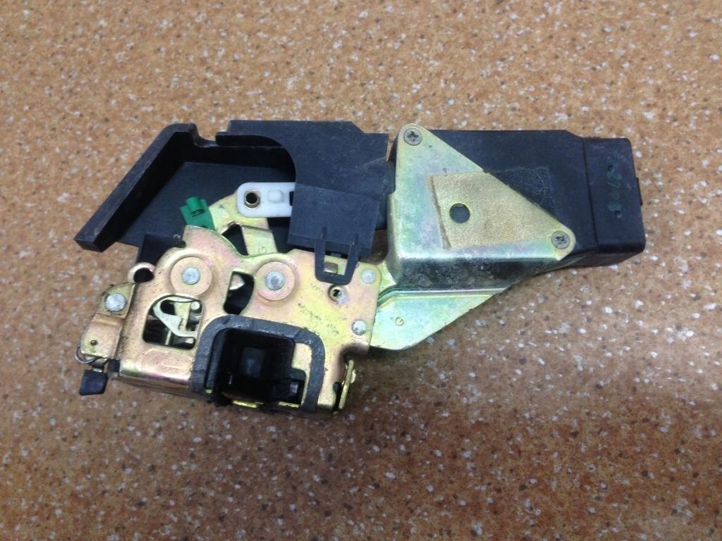 фото №1, Замок дверь правый задний задняя volvo s40 v40 привод