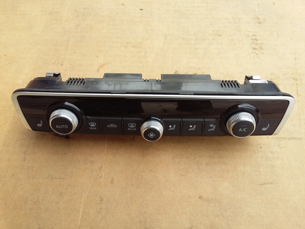 фото №1, Audi a3 панель кондиционера 8v0820043d