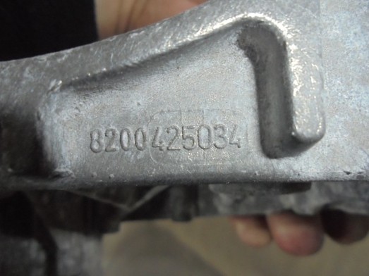 фото №4, Dacia logan 1.5 dci кронштейн генератора 8200425034