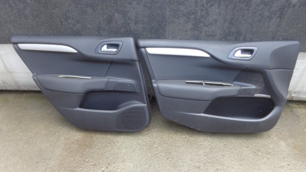 фото №1, Обивка обшивки na дверь citroen c4 b7 2010-2017