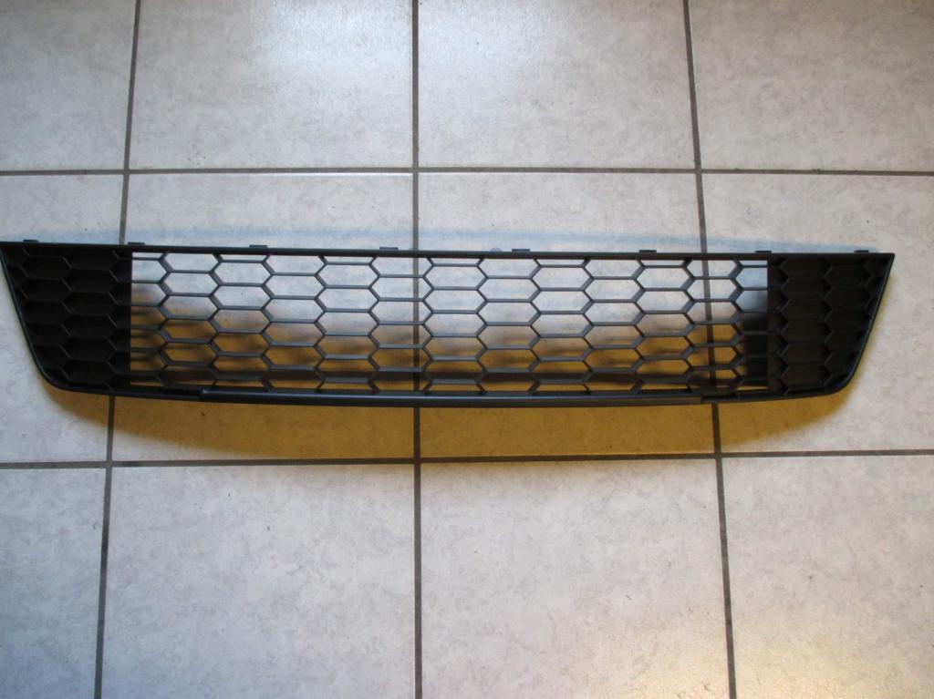 фото №1, Решётка бампера средняя skoda octavia iii rs