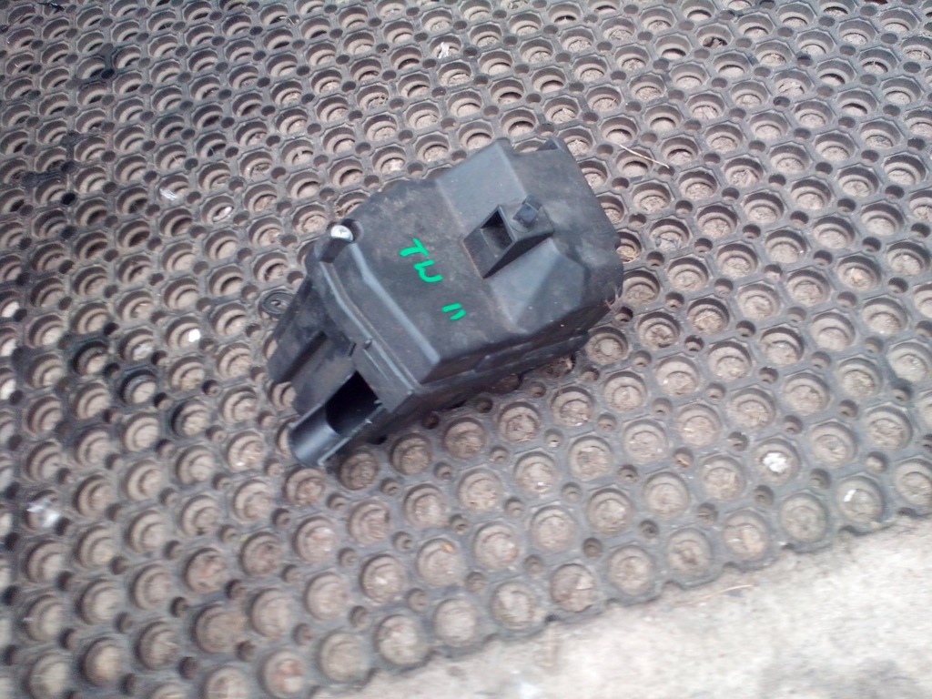 фото №1, Корпус корпус запобіжників renault twingo ii 07-