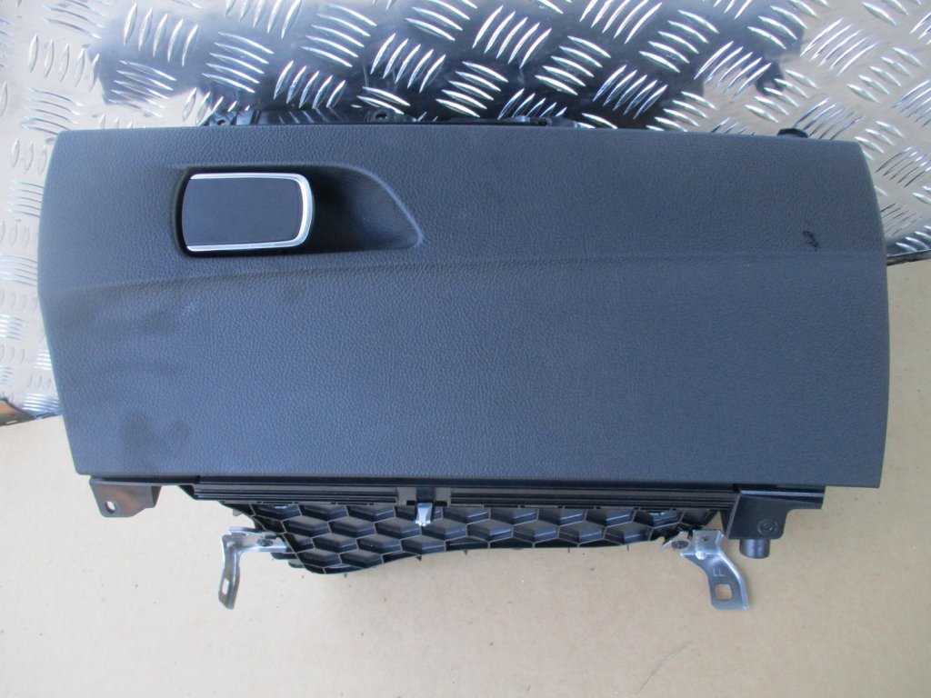 фото №1, Бардачок bmw 2 coupe f22 15r.