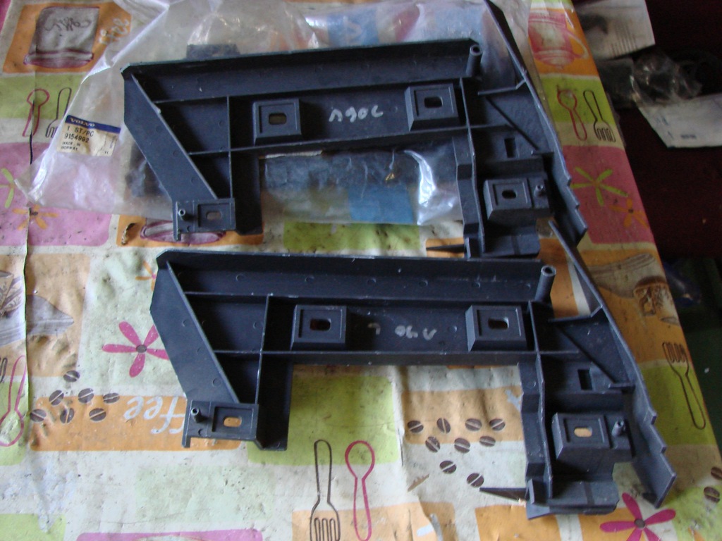 фото №1, Кронштейн направляющая бампера volvo 960 s90 правый левый