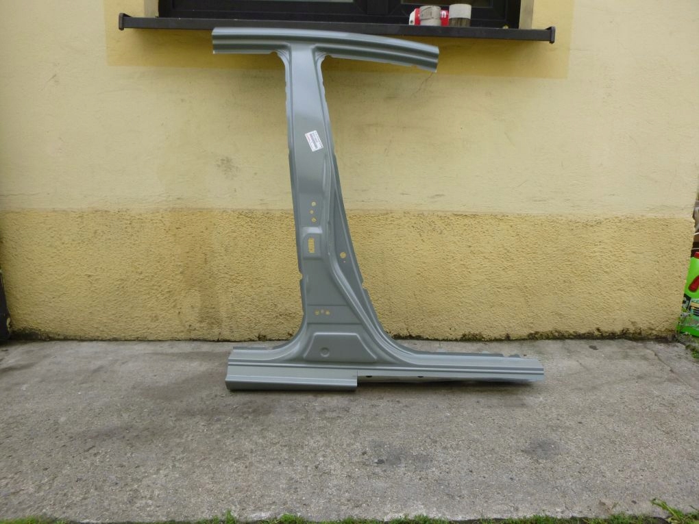 фото №1, Toyota auris ii 2012 12- блок двигателя порог правый передний