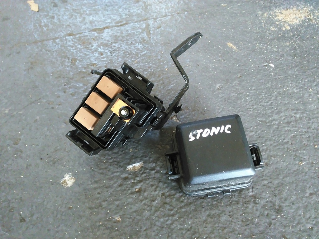 фото №1, Kia stonic 2018 корпус коробка предохранителей